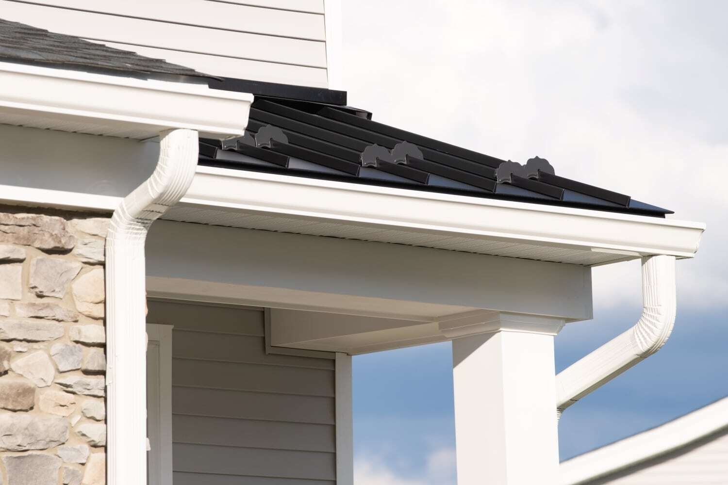 Aluminum Gutters: Pros & Cons