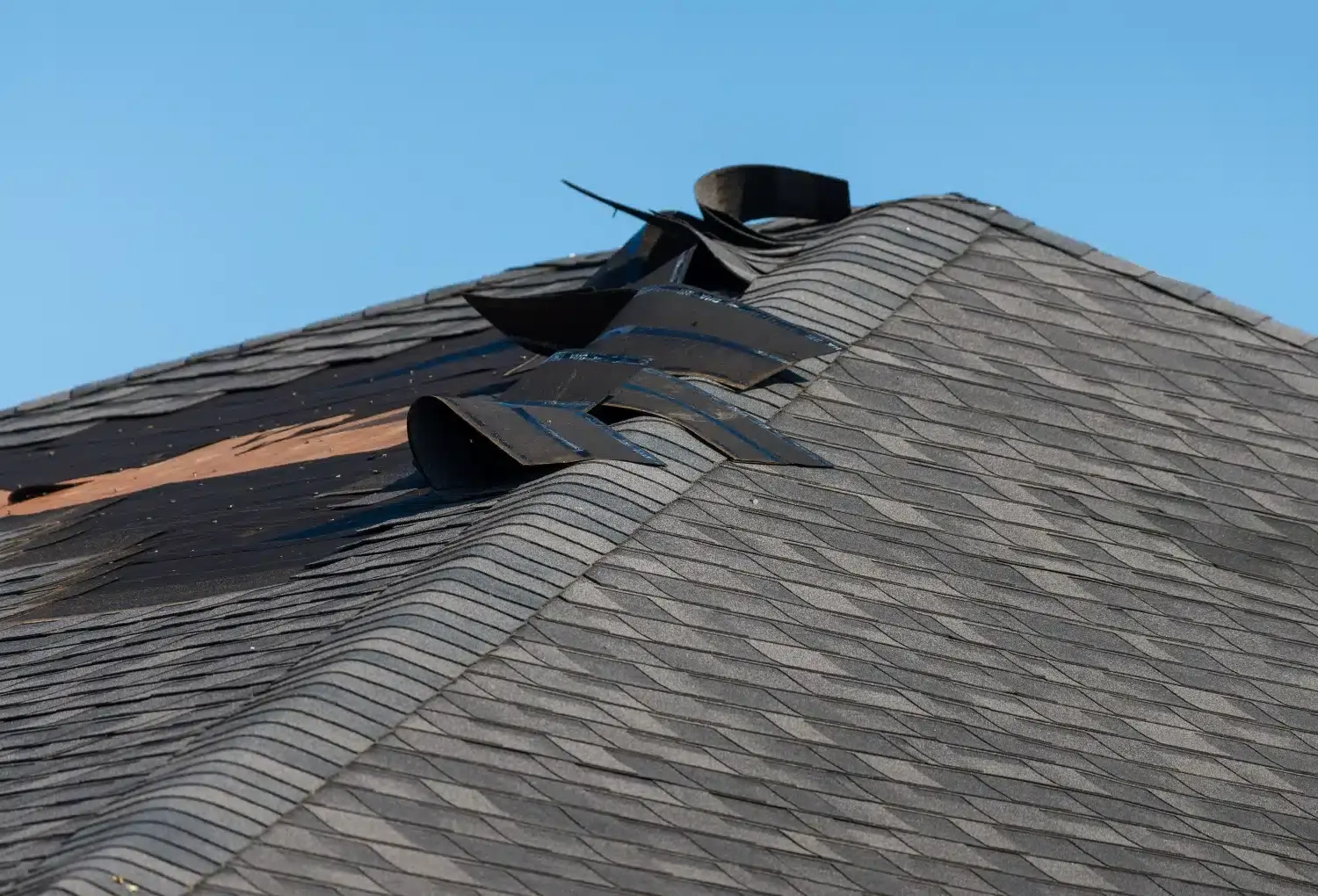 8 Emergency Roof Repair Tips for Homeowners